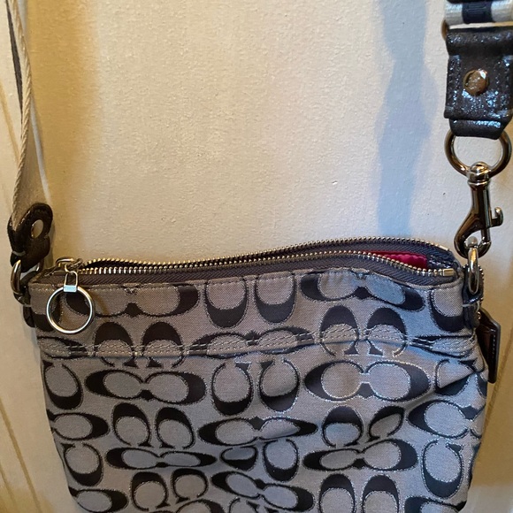 Coach Crossbody-like new excellent condition - Picture 3 of 11
